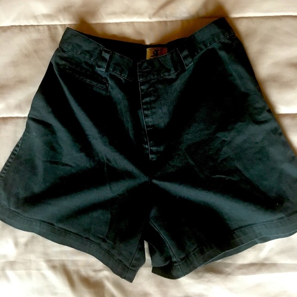 Size 6 high waisted black shorts - Picture 1 of 3